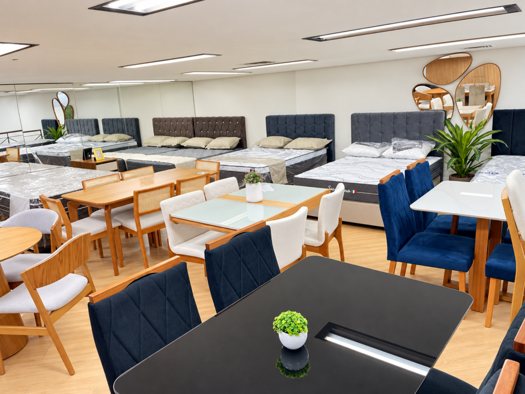 Área de mesas e cadeiras de jantar no salão da Casa Mais Design, Vila Maria